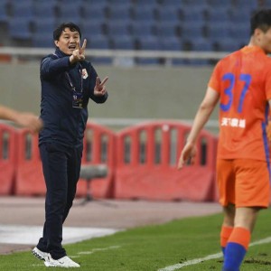  卡尔斯鲁厄老帅运筹帷幄，临场换人收到奇效