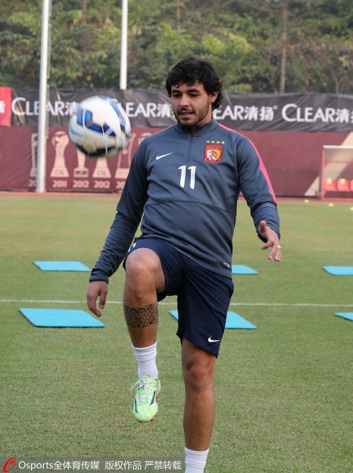  法国国脚租借回归老东家救主  