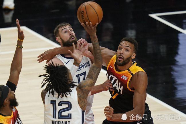  莫兰特暴力美学隔扣字母哥，灰熊客场掀翻雄鹿