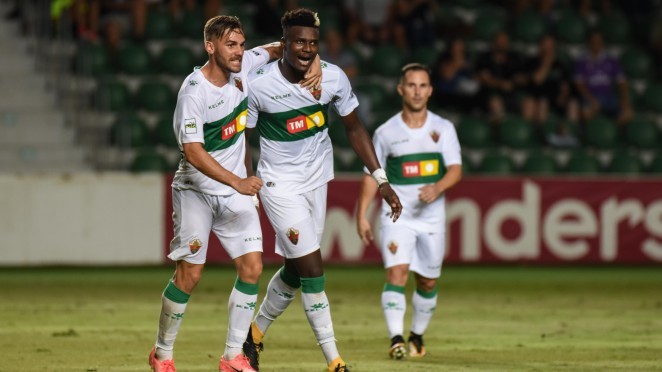  卡尔斯鲁厄防守漏洞百出，主场惨败暴露保级危机