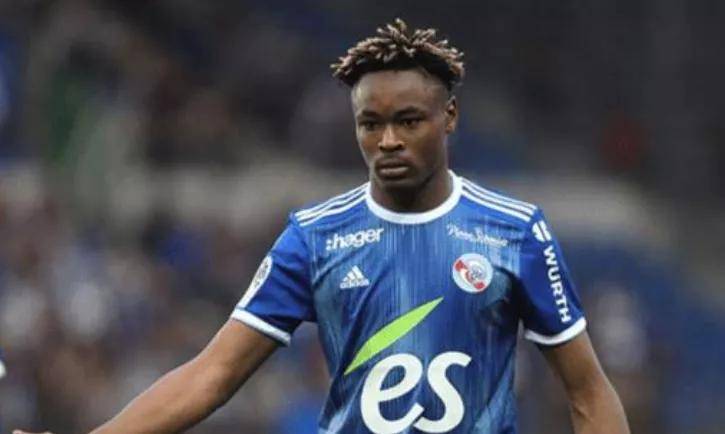  斯特拉斯堡客场惨败,排名跌至降级区边缘